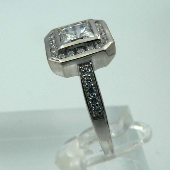 LUSTRO STELLA Sz 9 Swarovski Zirconia Halo Ring - Picture 3 of 6